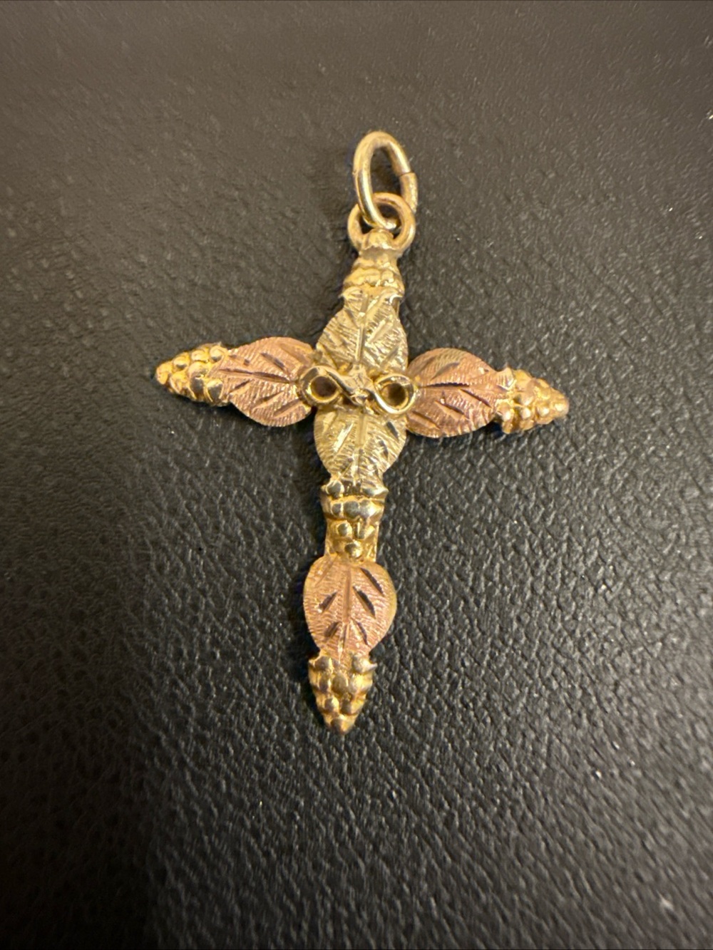 LANDSTROM'S 10KT Gold & Rose Gold BLACK HILLS  CROSS PENDANT  1.1g